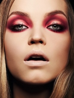 viral-creek:  Vibrant Red Pink Eye Makeup