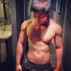 busankim:  http://jskbusan.blogspot.kr/search/label/Asian%20Muscle%20Guys 