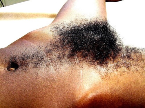 wehavebush: hairycoochies69: Sexy af! Love me a completely natural, unshaved chick. ~Yummy black bus