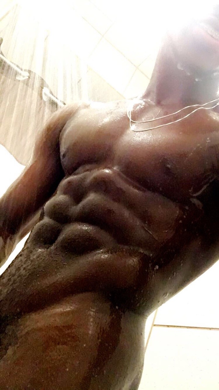 martinq:  Shower with PAPI Q 💦💦💦💦🍫🍫🍫   Yes mmm