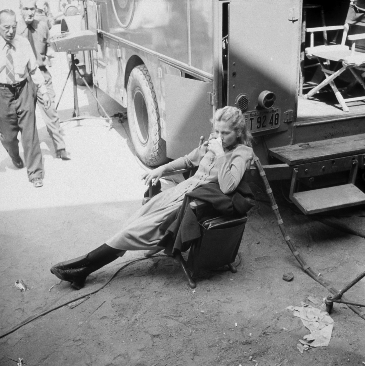 lottereinigerforever:  Joan Fontaine resting on the set of Max Ophuls’s “Letter