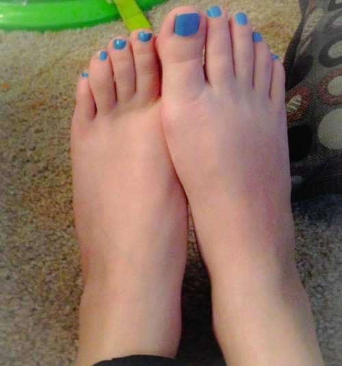 bestfeetever: Blue toes