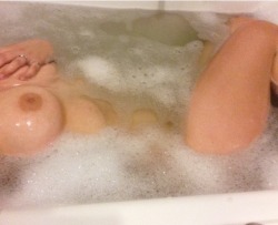 satanicspacecat:  look how cute i am in baths