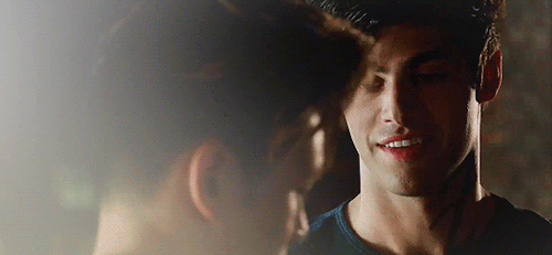 bagginhsield:“When Alec smiled, his eyes lit like lamps, and Clary could see what Magnus had found s