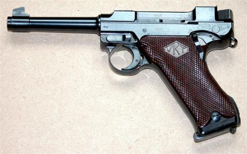The Lahti L-35 and Husqvarna M/40,In 1935 Finnish gun designer Aino Lahti created a new pistol for u