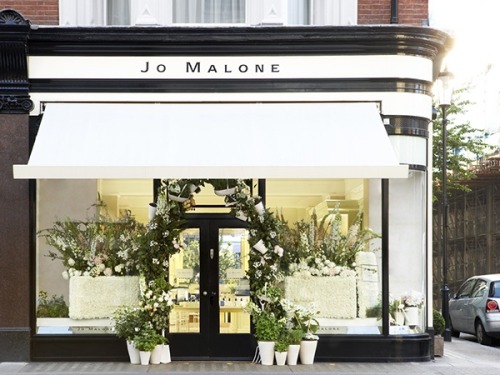 {Monday Mix - Jo Malone’s Sloane Street shop windows are beautiful and eye-catching displays! Someti