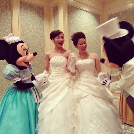 gregorgy:  thedailylaughs:  First Lesbian Couple To Get Married At Tokyo Disney Resort