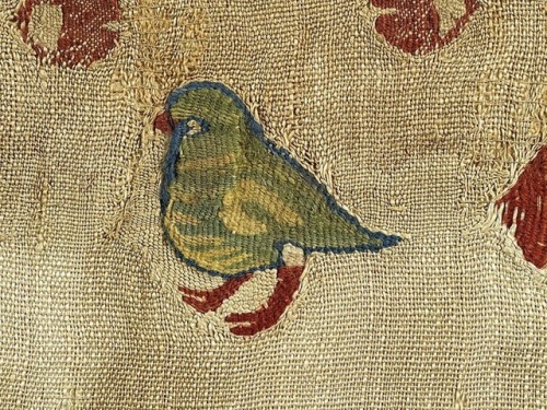 shiningjasmin:@shiningjasminDetail from a linen and wool hanging fragment.Egypt, c. 200 - 642 ADRoya