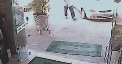 kingjaffejoffer:  onlylolgifs:  Old guy gets a gun pointed to his head. He couldn’t