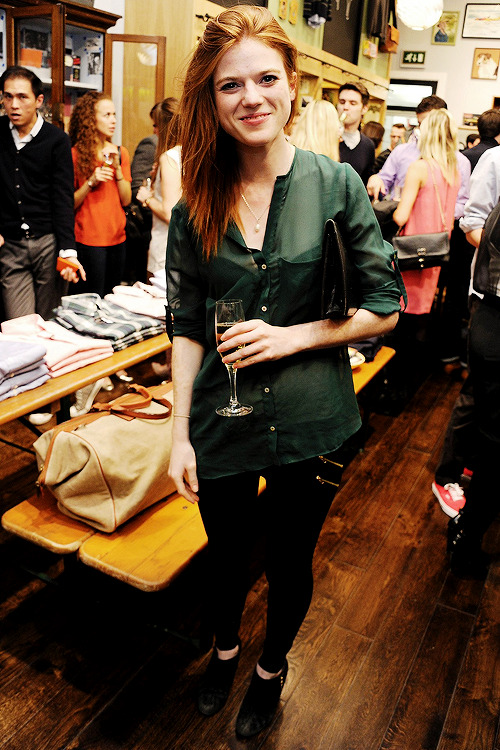 imgoingtodrinkmymugoftea-blog:  Favorite Outfits: Rose Leslie 