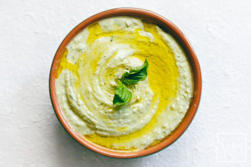 vegwiz:  Creamy Basil & White Bean Hummus 