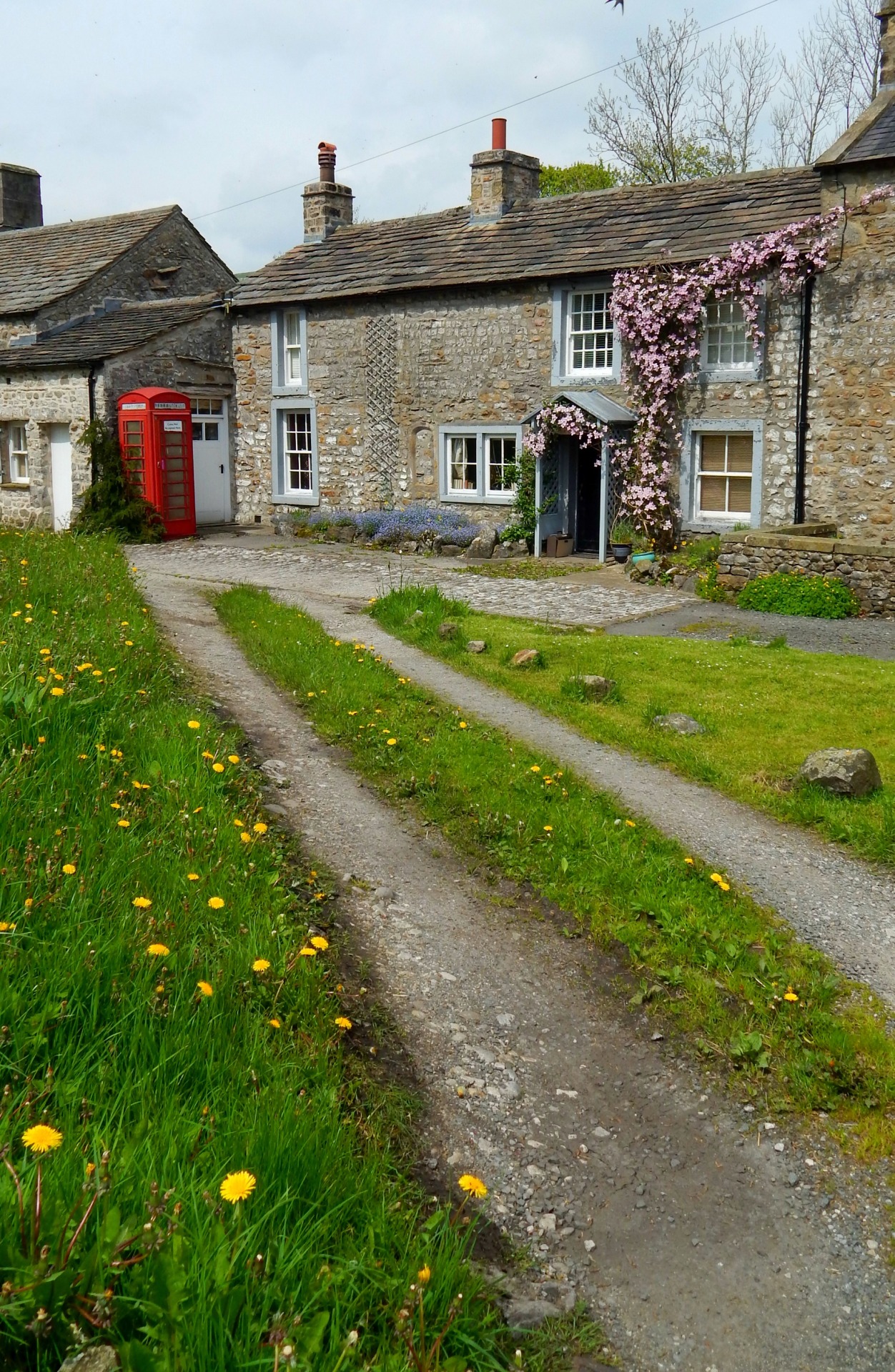 fuckitandmovetobritain:   England [23] - Arncliffe, Cambridge, Aldbury, Corfe Castle,