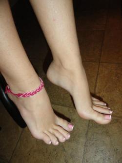 Feetblogz is a blog about cute girls feet