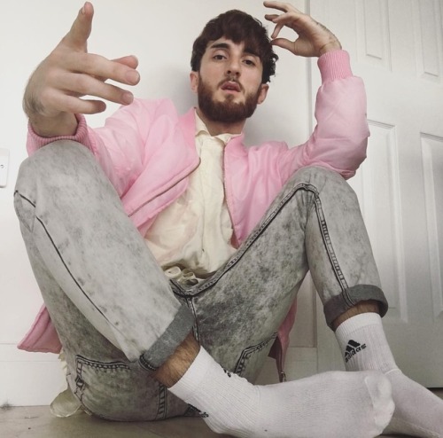 socksandskin:https://socksandskin.tumblr.com/