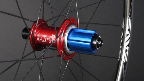 ENVE 25 clinchers laced to Red Tune Mig 70 and Mag 170 by way of Sapim CX-Rays. 1255 grams