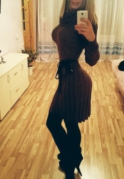 Agreedyconcern:  Lera Neganova: Big Curves And A Tiny Waist 