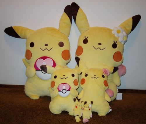 pacificpikachu: I got the huge Its’ Demo cushions thanks to @zombiemiki and I LOVE them! Their size 