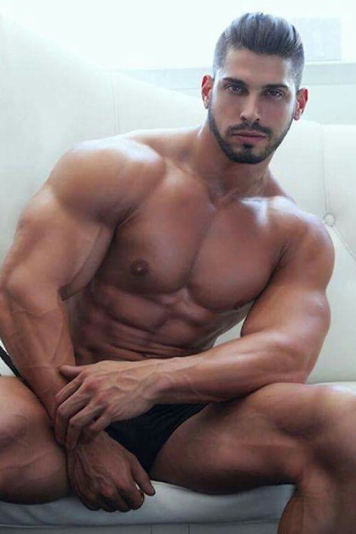 hung-muscular-hunks:  With over 145,000 NSFW images of the sexiest &amp; hunky