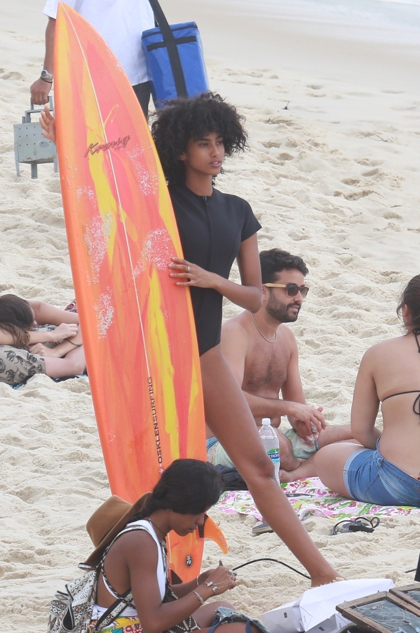 glitterdixk:  imaanhammamofficial:  January 5: Imaan Hammam is spotted at the beach