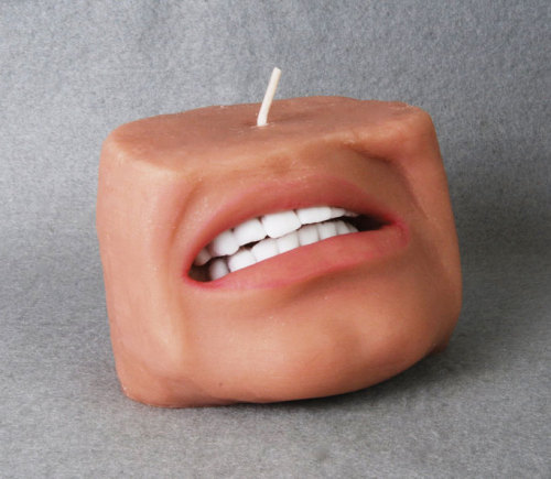 sixpenceee:  Sculptor Anna Sternik makes candles that look so uncannily like human faces. Sternik’s candles were inspired by psychology icon Dr. Sigmund Freud and by Dadaism. “Inspiration for my art is rooted in the concept of bodily fragmentation