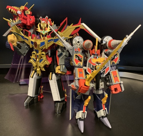 SSSS.DYNAZENON THE GATTAI Gridknight &amp; GoldburnOh, I have a story! I preordered these two ba