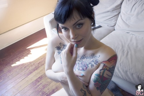 themythofhappiness:  Ceres’s new set The Very Thought of You. Her booty takes center stage here, and it’s awesome! Shame that she isn’t barefoot though, she has amazing feet.