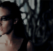 smoloswald:High School Yearbook Award.The 100 + best hair: Commander Lexa kom Trikru.               
