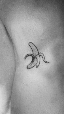 fyeahstick-n-poke:  Banana on my outer knee