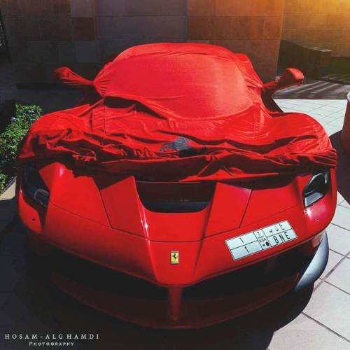 LaFerrari, www.daidegasforum.com/forum/forum-vari/-2-ruote-in-pi%C3%B9/foto-e-video-a-4-ruote