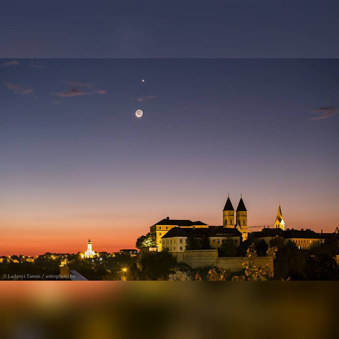 A September Morning Sky #nasa #apod #moon #satellite #stars #star #regulus #planet