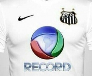 Em protesto contra Globo, torcedores do Santos querem logotipo da Record estampado em camisas
Assim como fez o Vasco em 2000, quando estampou o logotipo do SBT nos uniformes dos jogadores em protesto contra a Globo, o Santos deve repetir a cartada e...