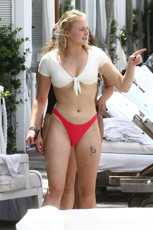  Sophie Turner bikini at the Delano Hotel pool in Miami - August 13, 2018 