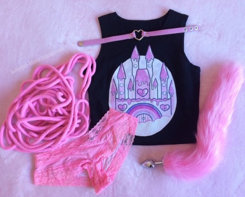babygirl-blood:Laying out my cute outfit and accessories before I play ✨ @ddlgworldshop tail and rop