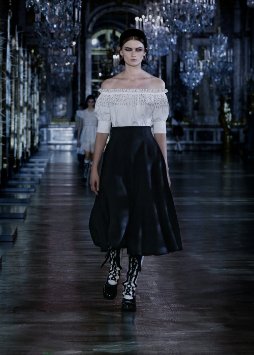 myworldofelegance:Christian Dior Fall 2021 Ready-to-WearParis Fashion Weeksource:TheImpression.comPh