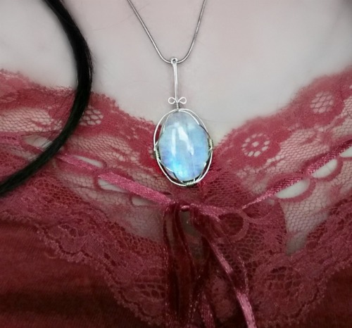 lunaranox:So look what arrived in the mail this morning! My new beautiful rainbow moonstone pendant 