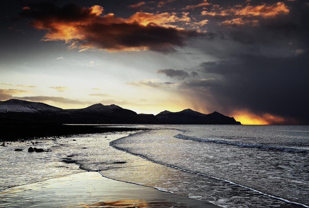 brutalgeneration:  Storm front… (by Richard Cwm Idwal) 