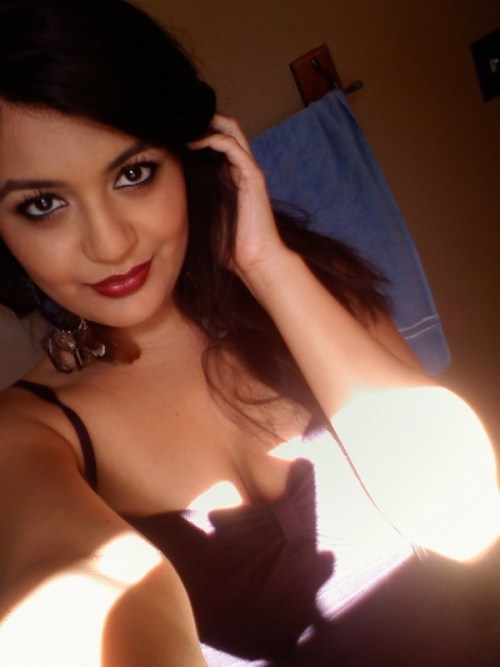 hardlygone: nudedesiart: Gorgeous indian girl Awesome