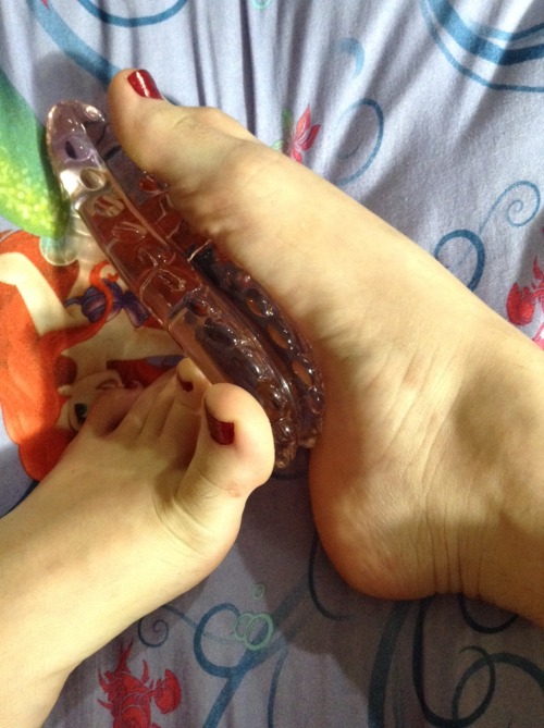 to-the-valley-of-dreams:Playing with my tentacle dildo! I thought it would look gorgeous on my feet 