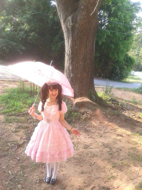 pinkcutenesswonderland:  6.19.14. PRINCESS DAY! Haahaha. A simple plain coord for today,I still loooove my petticoat. It made this dress fluff soo well . 