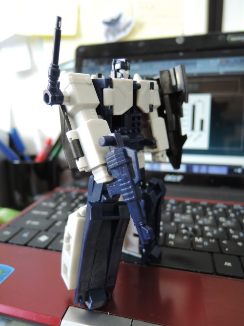 Kabaya Overlord!!!! 8D Just got it this morning. Took some fast snaps during lunch break. He is 12cm