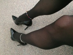 fallennaughtyangelina:  FNA Black heels and