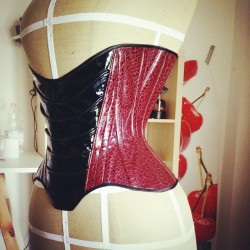 bizzet:  #couture #corset #corsetmaking #corsetiére