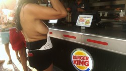 venividivici999:  sideboobmimi, sometimes to see in a fastfood restaurant, but everytime in sideboob style…  