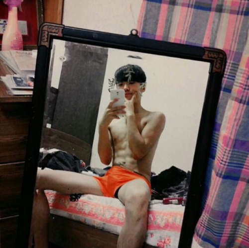 korean19yearsold: hot-gay-korea:   boyboy932:  공허해 