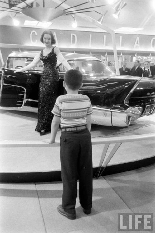 New York Auto Show(Walter Sanders. 1956?)