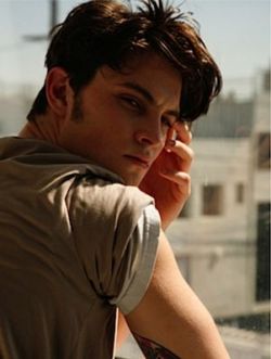 chrispratttaf:  Shiloh Fernandez is my life i didnt know he was in Red Riding Hood and ive never seen it so GUESS WHAT IM DOING TOMORROW! 