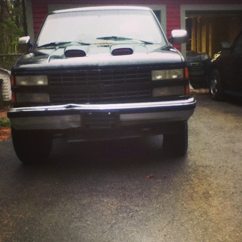 My little brother’s first truck and first vehicle ever. A ‘92 1500 Chevy Silverado, single cab with bench seats and a sliding rear window. Friggen thing has a straight pipe exhaust and sounds Amazing. It even came complete with dried mud of