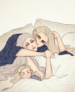 dollyribbon:  Mirkwood family cuddling in bed time! With Elithien watching over her boys. 