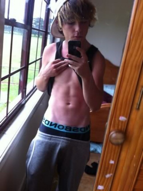 cuteguyzhotboys:  .
