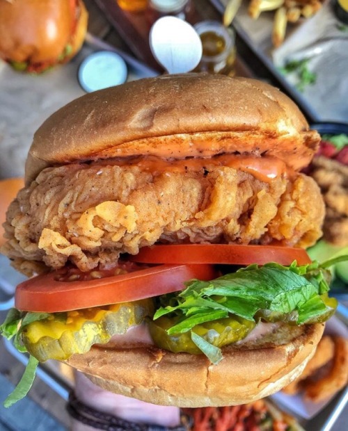 foodieapprovedeats: Flippin’ Good Chicken, Burgers, Beer  Las Vegas, NV  Credits Find the best foodi